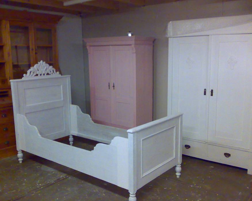 Bedden, Het Inboedelhuis Het Inboedelhuis Rustic style nursery/kids room Beds & cribs