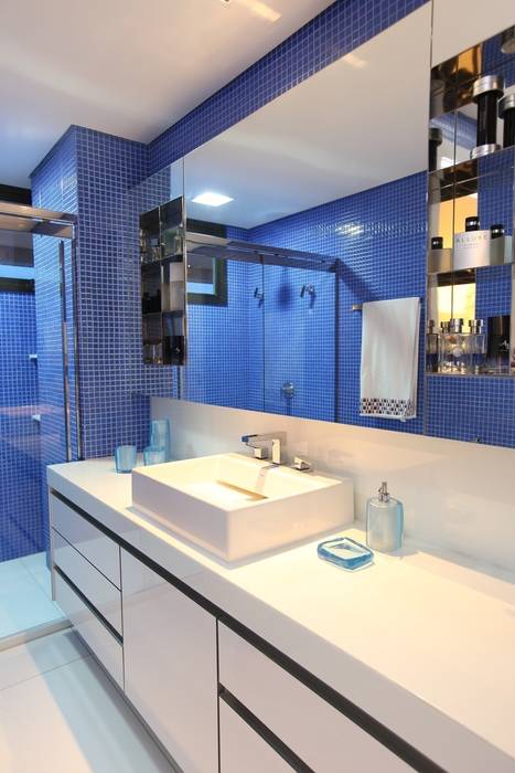 homify Modern Bathroom