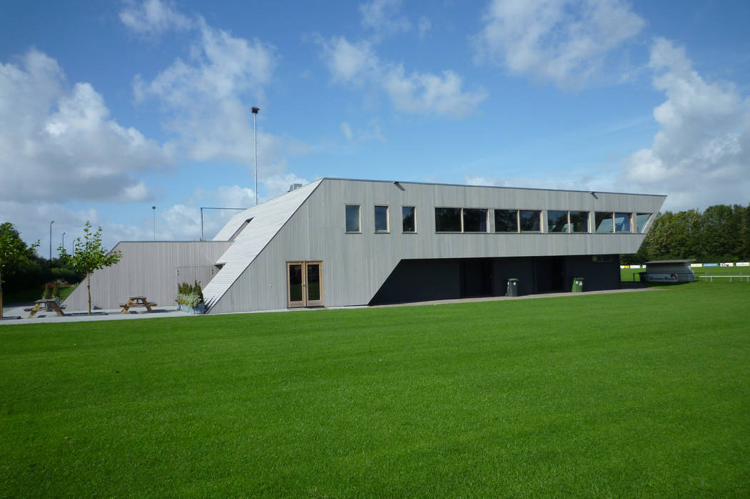 Sportaccommodatie te Sint Annaparochie, Dorenbos Architekten bv Dorenbos Architekten bv Bedrijfsruimten Evenementenlocaties