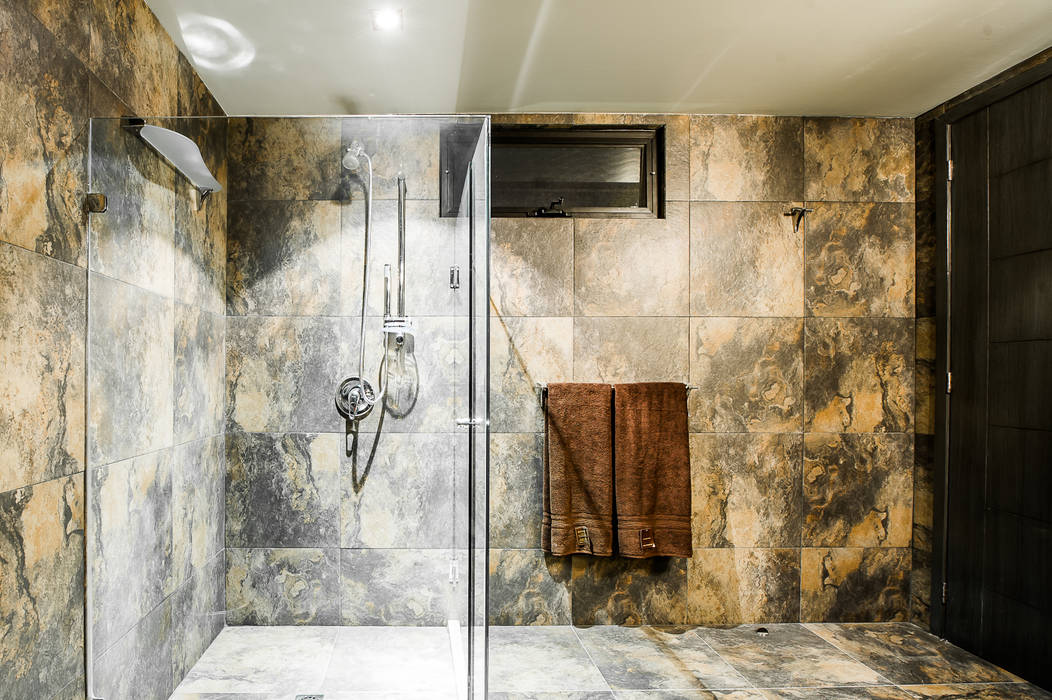 Casa Bugambilia, Con Contenedores S.A. de C.V. Con Contenedores S.A. de C.V. Industrial style bathroom Bathtubs & showers