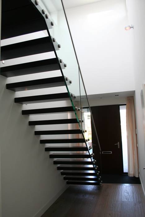 zwevende trap met glazen balustrade, Allstairs Trappenshowroom Allstairs Trappenshowroom Escaleras Escaleras