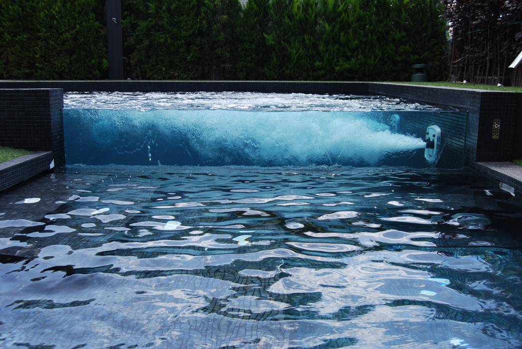 Vista de la piscina, con detalle de los chorros de natación contracorriente Duart-Vila Arquitectes S.L.P. Piscinas de estilo moderno