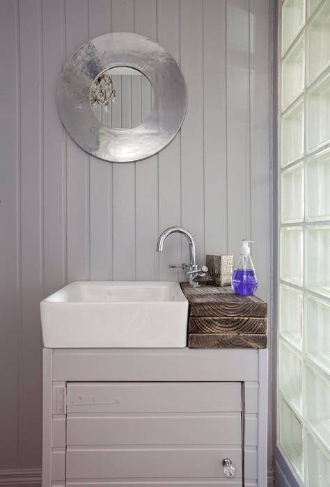 Coastal Townhouse, Jude Burrows Interior Design Jude Burrows Interior Design Kamar Mandi Gaya Eklektik Sinks