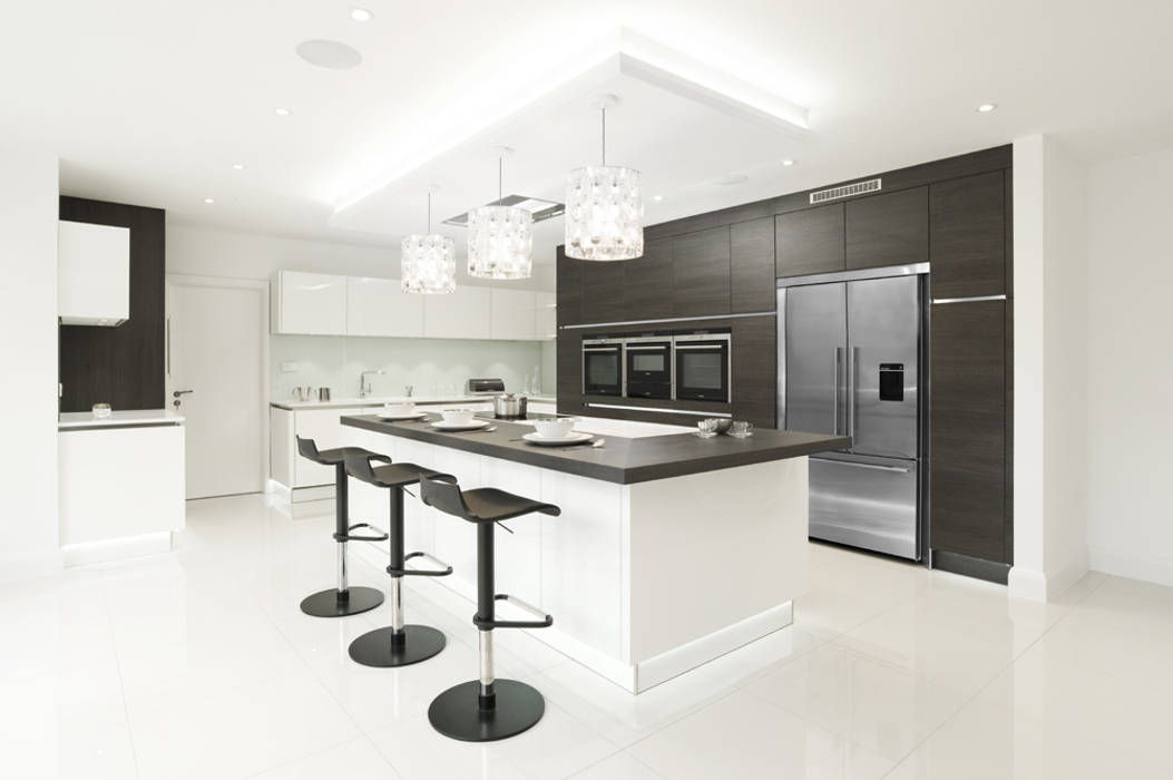 Urban Theme Terra Oak and White Gloss homify Cuisine moderne