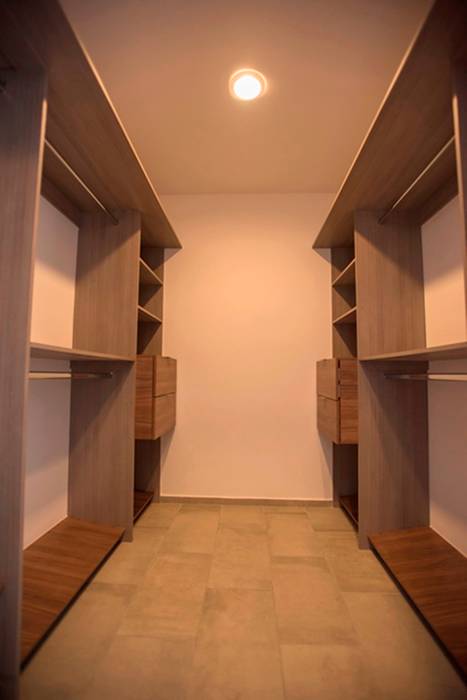 Casa Pitahayas 87, Zibatá, El Marqués, Querétaro, JF ARQUITECTOS JF ARQUITECTOS Phòng thay đồ phong cách tối giản Storage