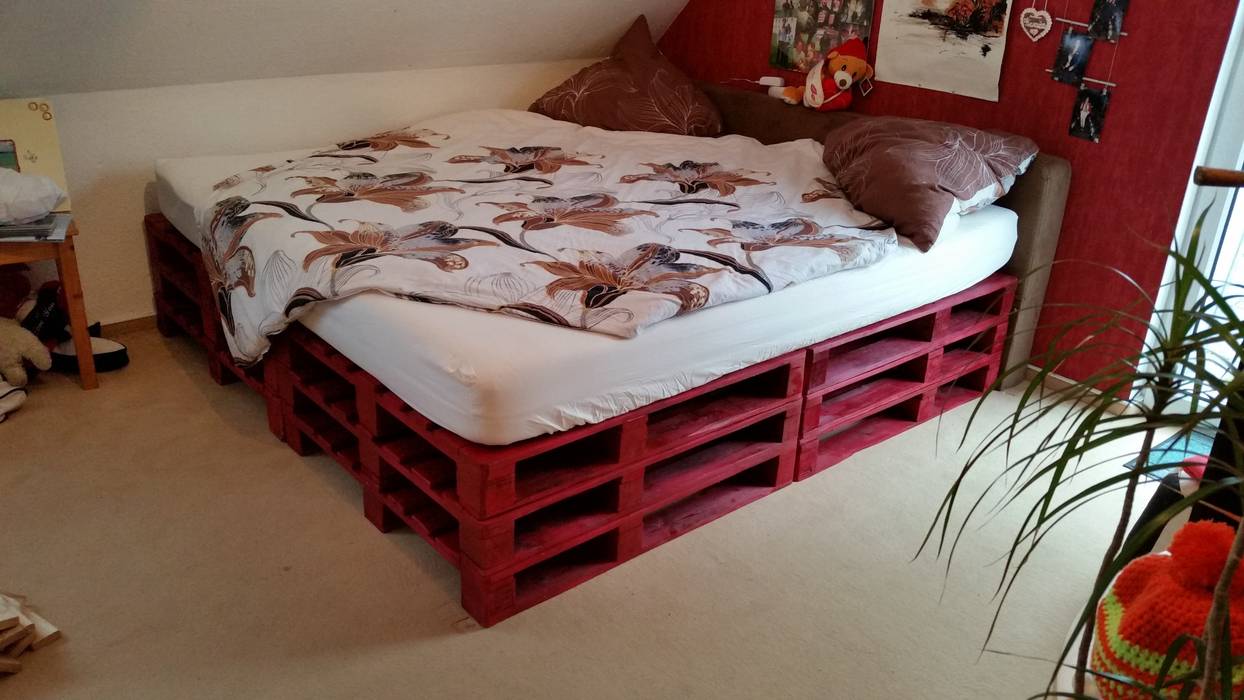 Möbel aus Paletten, Gerner Logistik und Paletten Gerner Logistik und Paletten Eclectic style bedroom Beds & headboards