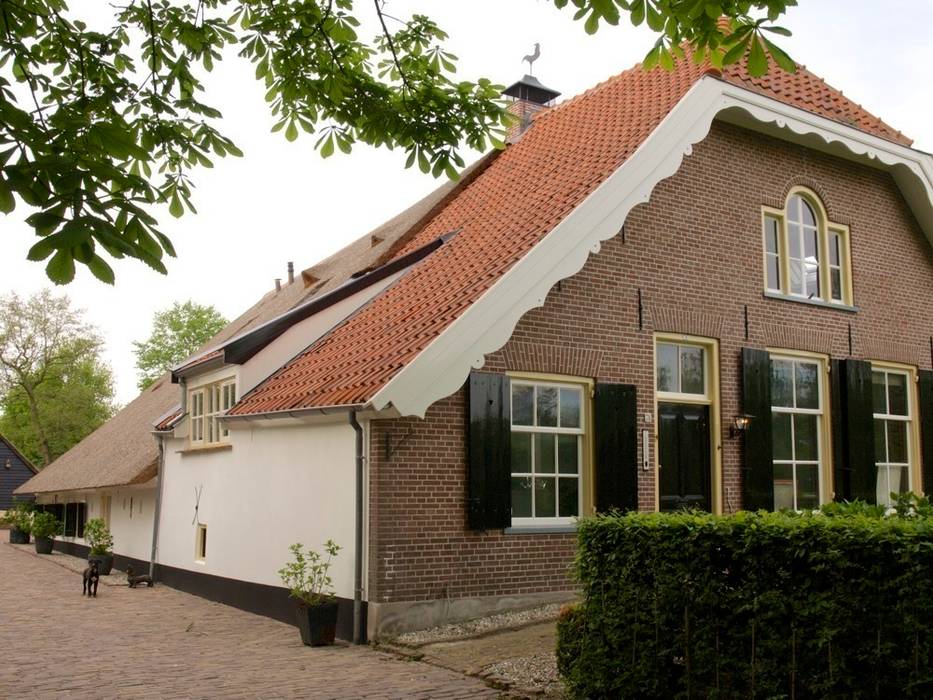 Voorgevel homify Landelijke tuinen