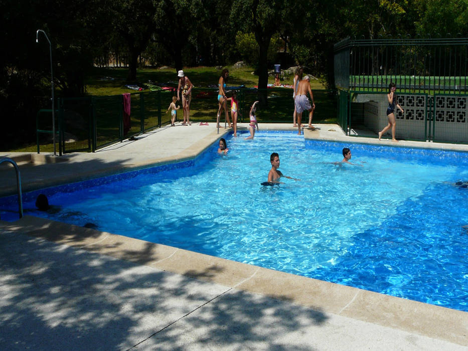 Piscina color Mármol RENOLIT ALKORPLAN3000 RENOLIT ALKORPLAN Piscinas de estilo minimalista