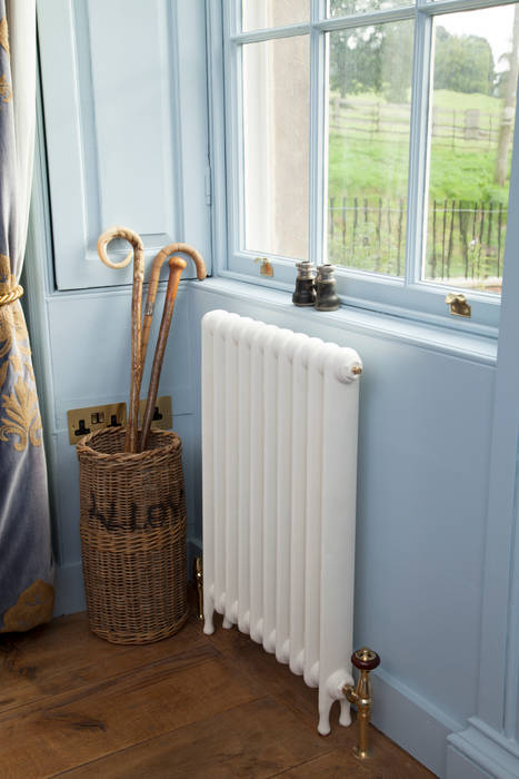 The Narrow Eton Cast Iron Radiator available at UKAA UKAA | UK Architectural Antiques Коридор, прихожая и лестница в классическом стиле Аксессуары и декор