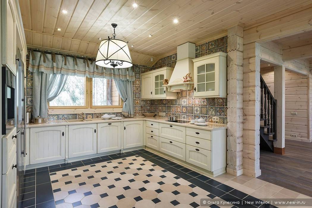 плитка на кухне в деревянном доме