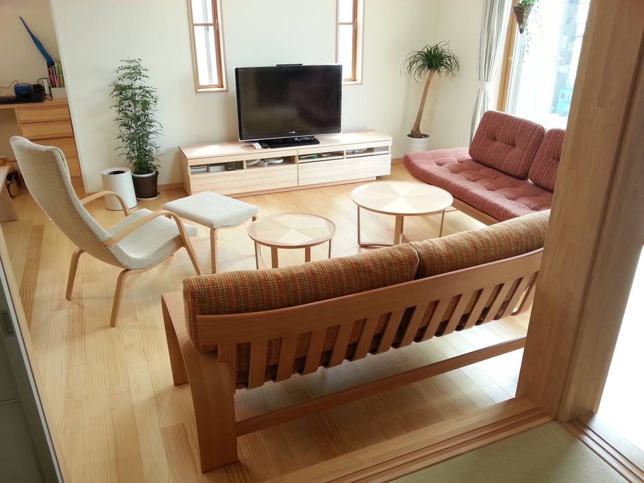 違うデザインのソファでコーディネイト, 家具の福岳 家具の福岳 Phòng khách phong cách Bắc Âu Sofas & armchairs