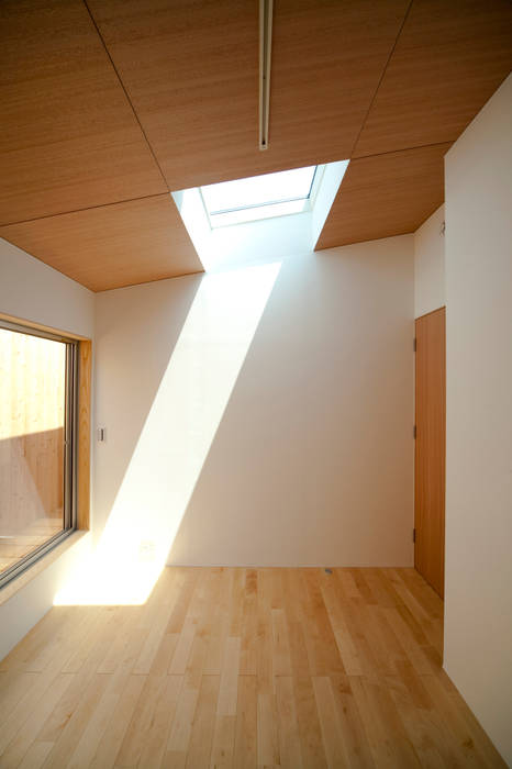 I-HOUSE, 有限会社クリエデザイン／CRÉER DESIGN Ltd. 有限会社クリエデザイン／CRÉER DESIGN Ltd. Minimalist bedroom