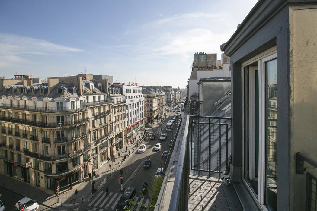 rue de rivoli 75001 PARIS, cristina velani cristina velani Balcones y terrazas de estilo escandinavo