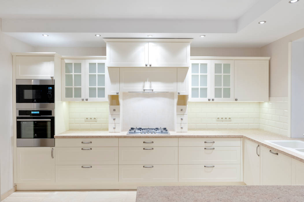 homify Classic style kitchen Storage