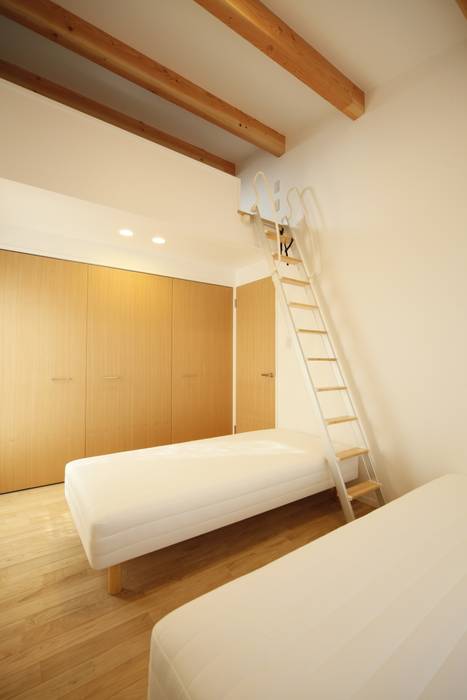 ２階主寝室 有限会社クリエデザイン／CRÉER DESIGN Ltd. ミニマルスタイルの 寝室