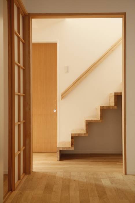 階段 有限会社クリエデザイン／CRÉER DESIGN Ltd. モダンスタイルの 玄関&廊下&階段