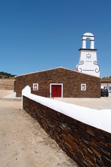 Casa tradicional no Alentejo no meio da natureza, José Baganha & Arquitectos Associados José Baganha & Arquitectos Associados Country style houses