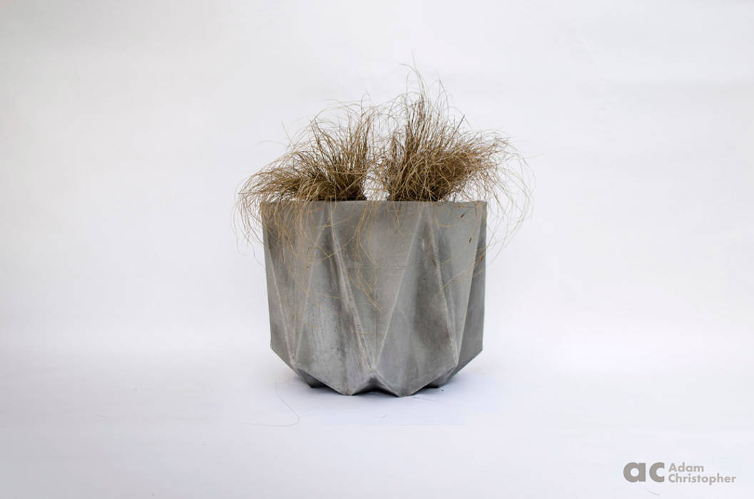 Prisme in warm grey concrete Adam Christopher Design Scandinavian style garden Plant pots & vases
