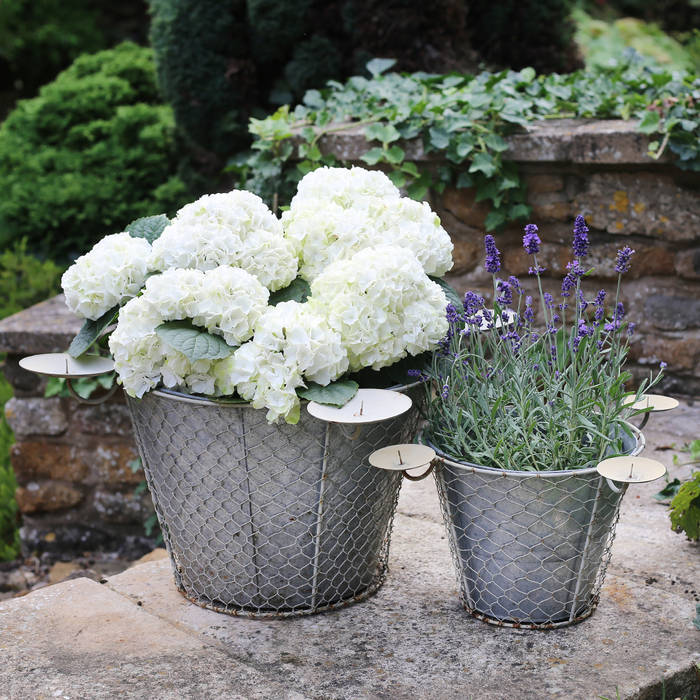 Zinc Planter with Candle Holders ELLA JAMES Jardines de estilo clásico Jarrones y macetas