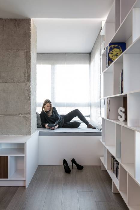 Vivienda de la Caja de Nogal, LLIBERÓS SALVADOR Arquitectos LLIBERÓS SALVADOR Arquitectos Living room