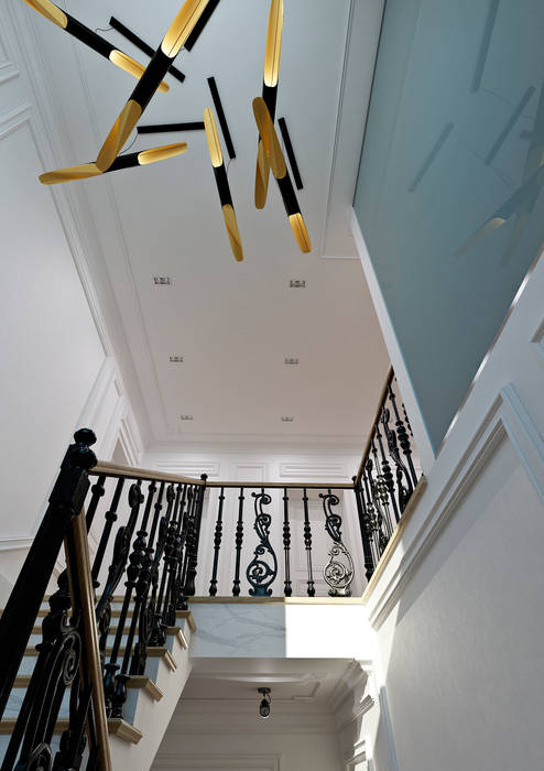 Yellow Accents Stair, Студия Антона Сухарева "SUKHAREVDESIGN" Студия Антона Сухарева 'SUKHAREVDESIGN' Коридор, прихожая и лестница в эклектичном стиле