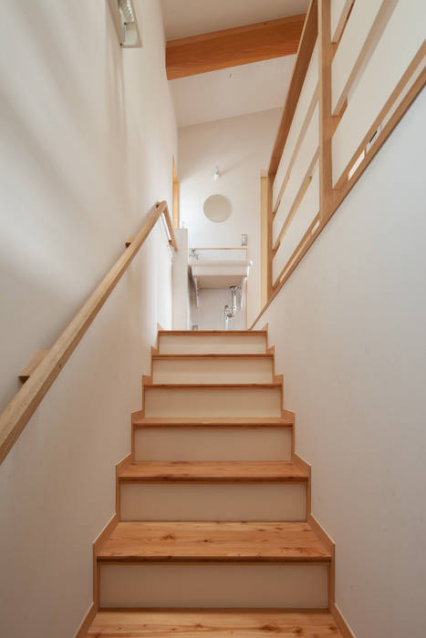 和の中心の家, 田中ナオミアトリエ 田中ナオミアトリエ Eclectic style corridor, hallway & stairs