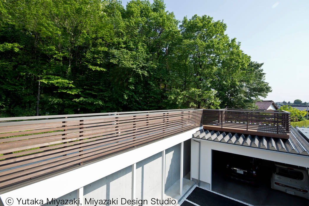渡り廊下と屋根上デッキの家 渡り廊下 宮崎豊 Mds建築研究所 モダンな 家 Homify