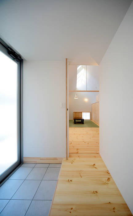 ひとやまはん。, 星設計室 星設計室 Minimalist corridor, hallway & stairs