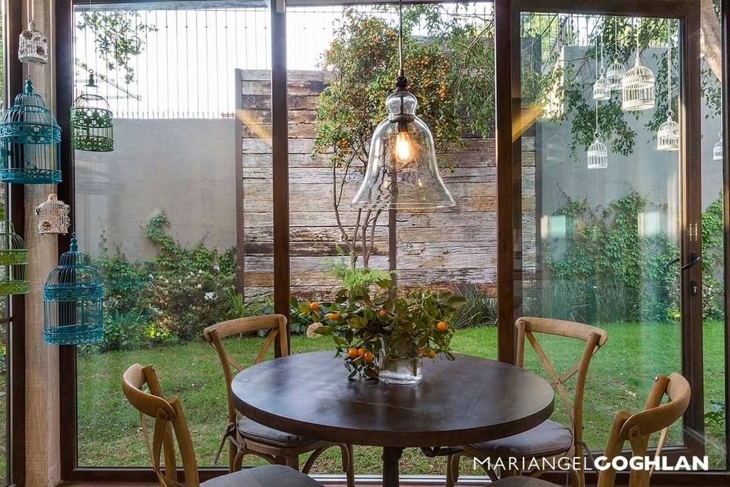 Desayunador MARIANGEL COGHLAN Comedores de estilo moderno Mesas