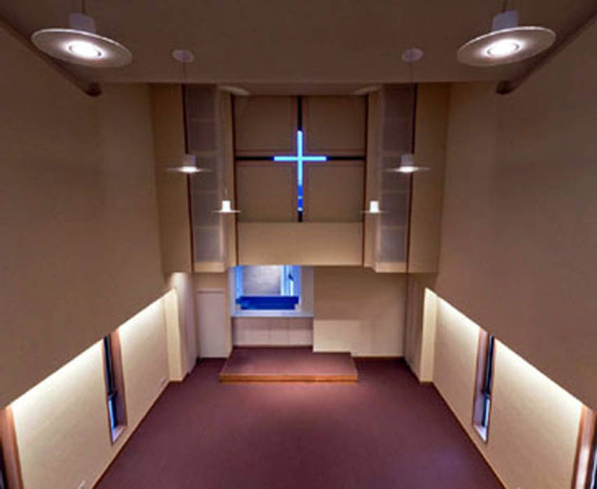 worship room-1: 南俊治建築研究所が手掛けた現代のです。,モダン