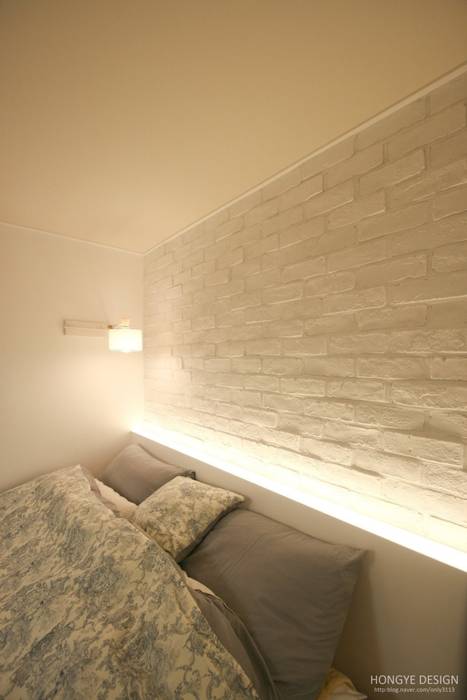 아늑한 느낌의 신혼집 인테리어, 홍예디자인 홍예디자인 Спальня в стиле модерн
