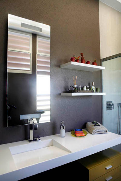 Baño revestimiento vinílico_suelos y paredes baños de estilo moderno de