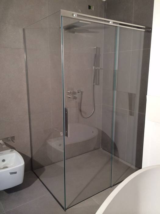 Box doccia scorrevole , SILVERPLAT SILVERPLAT Modern style bathrooms Bathtubs & showers