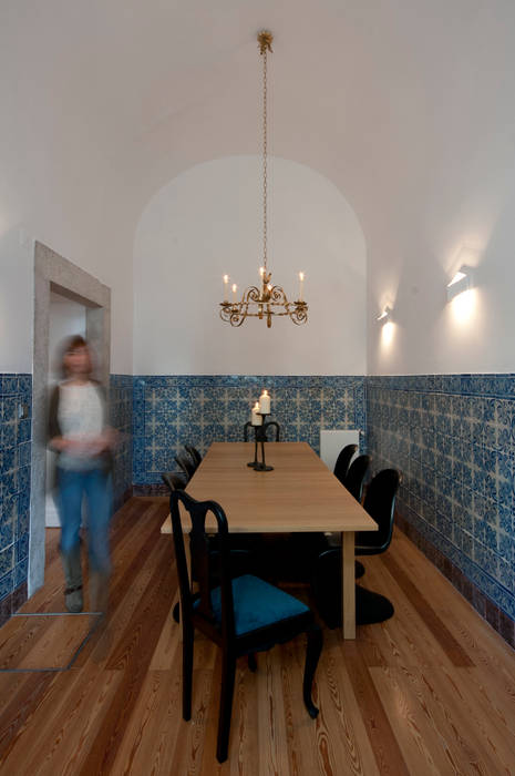 Sala de Jantar Salas de estar clássicas por Staging Factory Clássico