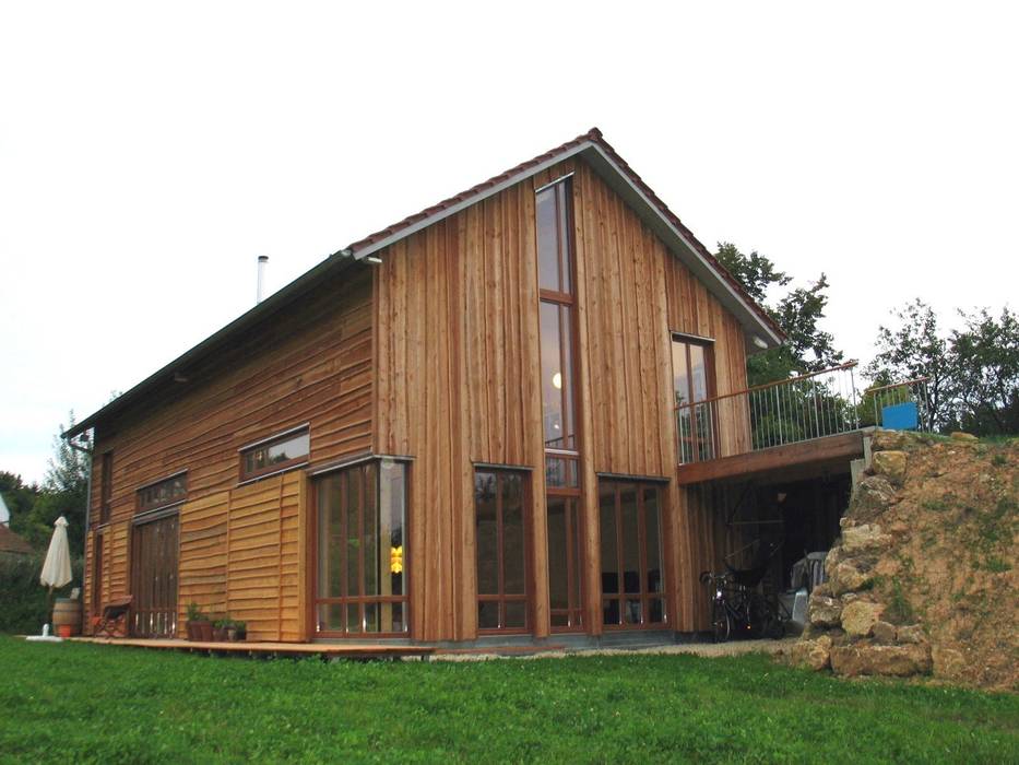 Atelierhaus Hirschbach, Karl Architekten Karl Architekten Moderne Häuser Himmel,Pflanze,Gebäude,Holz,Baum,Haus,Grundstück,Gras,Abstellgleis,Hütte