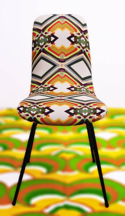 krzesło z prl-u marthe Pracownia Reborn Eklektyczny salon Kanapy i fotele