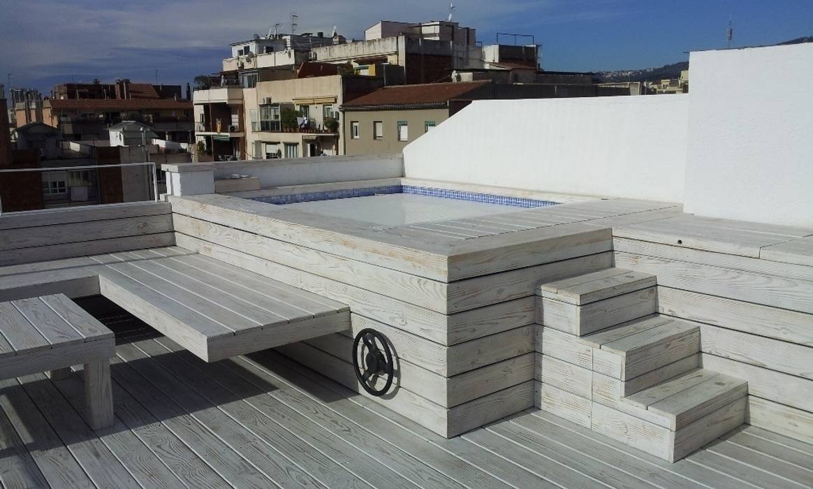 Reforma integral de un ático en Barcelona, CUADRAT PINEN ARQUITECTES CUADRAT PINEN ARQUITECTES Piscinas de estilo moderno