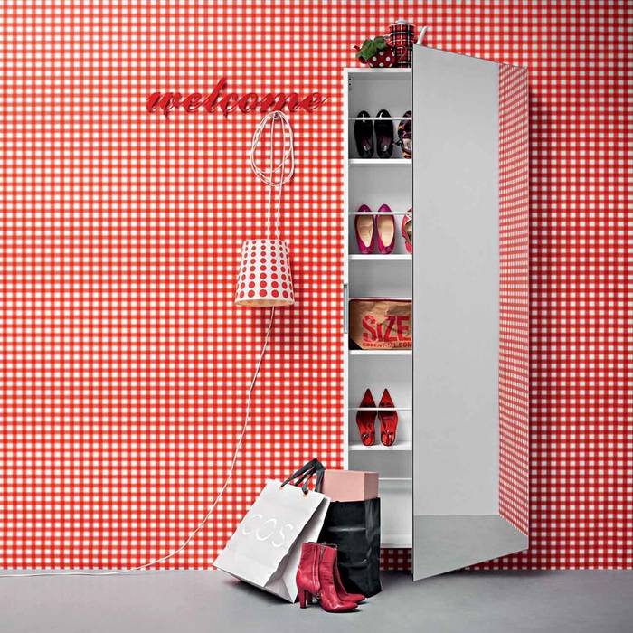 'Welcome' Contemporary hallway shoe storage with mirror by Birex homify Moderner Flur, Diele & Treppenhaus Aufbewahrungen