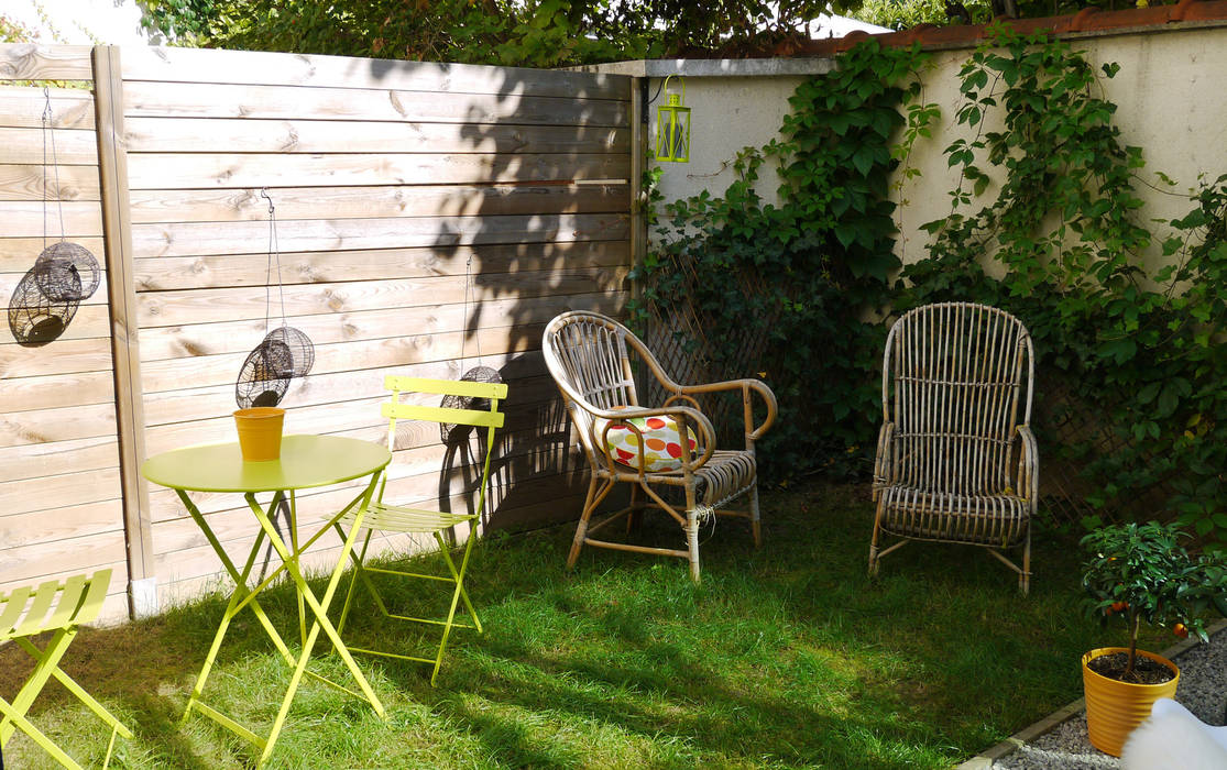 COCON VINTAGE, Agence Laurent Cayron Agence Laurent Cayron Jardin moderne Plante,Un meuble,Biens,Chaise,Table d&#39;extérieur,Bois,Mobilier de jardin,Accoudoir,Herbe,Loisirs