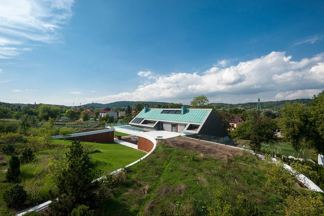 EDGE HOUSE, MOBIUS ARCHITEKCI PRZEMEK OLCZYK MOBIUS ARCHITEKCI PRZEMEK OLCZYK Casas modernas