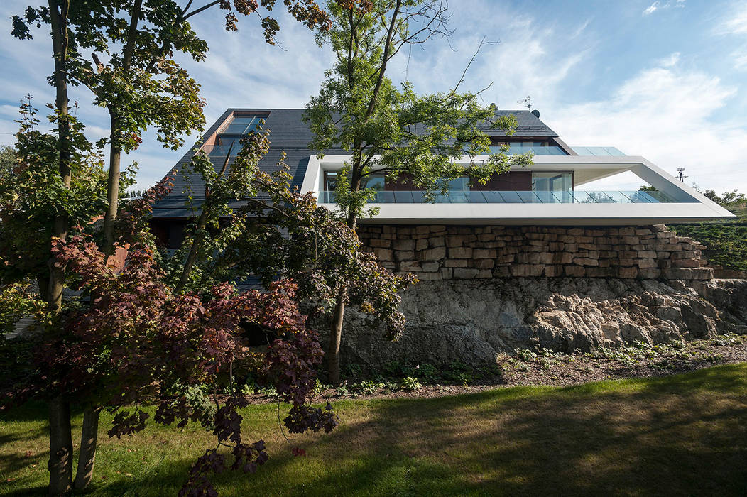 EDGE HOUSE, MOBIUS ARCHITEKCI PRZEMEK OLCZYK MOBIUS ARCHITEKCI PRZEMEK OLCZYK Modern home