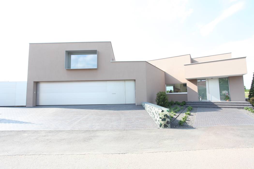 Einfamilienhaus mit grosser Eck- Glas- Fassade, Neugebauer Architekten BDA Neugebauer Architekten BDA Minimalist house