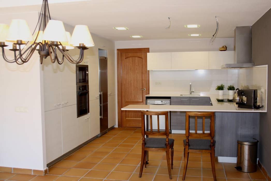 Reforma parcial vivienda RIELLS I VIABREA, ROIMO INTEGRAL GRUP ROIMO INTEGRAL GRUP Rustic style kitchen