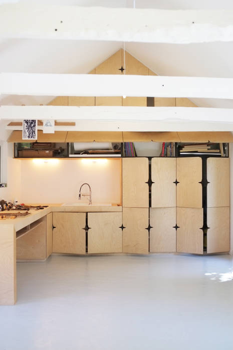 AN OLD BRETON BARN CONVERTED INTO AN ARTIST STUDIO, Modal Architecture Modal Architecture Modern Kitchen