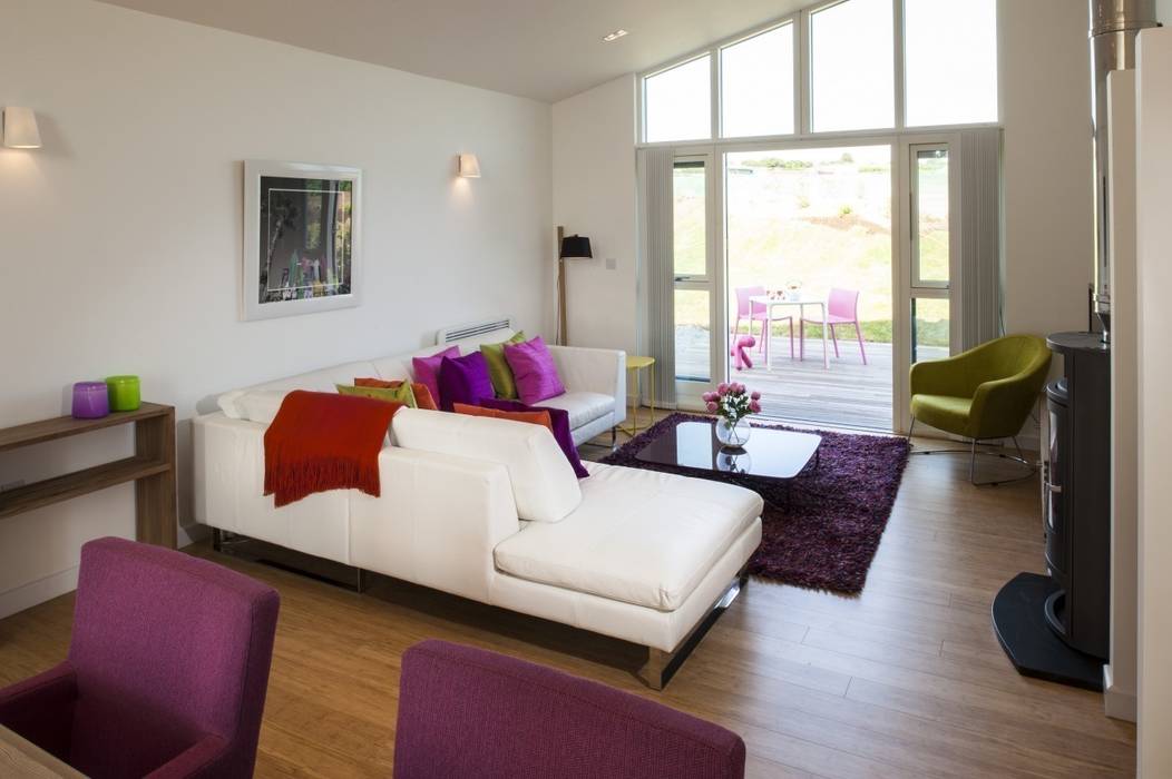 Take Off, Una St Ives, iroka iroka Modern Living Room Sofas & armchairs