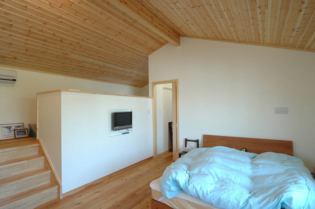 小牧市に建つ木の家・51.0坪, 木の家株式会社 木の家株式会社 Eclectic style bedroom