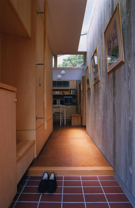 玄関からの内観 小川真樹建築綜合計画 オリジナルスタイルの 玄関&廊下&階段