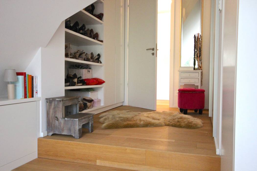 Kleiner Ankleidebereich Mit Offenem Schuhschrank Ausgefallene Ankleidezimmer Von Raumatmosphare Pantanella Ausgefallen Homify