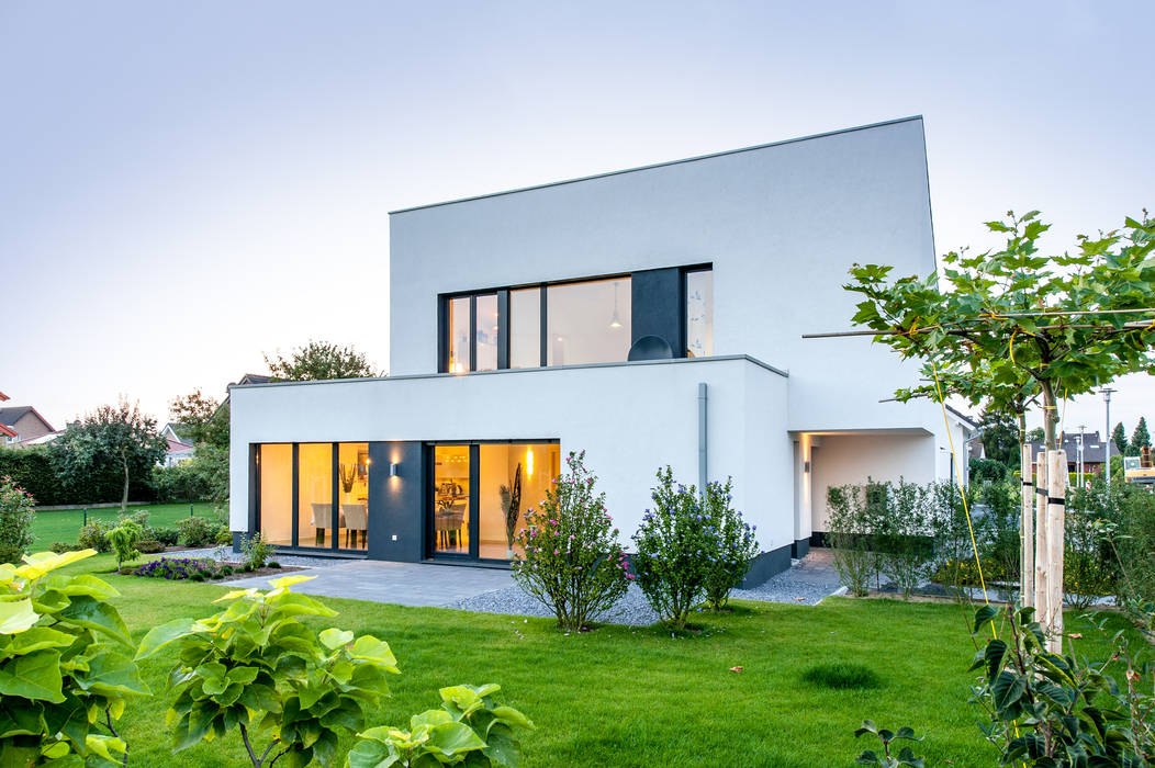 Haus E - Passivhaus des Jahres 2012 (im Auftrag Sommer Passivhaus GmbH), Architektur Jansen Architektur Jansen Nhà phong cách tối giản
