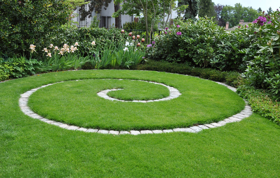 Una chiocciola nel Prato: Progettati nel dettaglio e realizzati da abili artigiani, MASSIMO SEMOLA Architettura del Verde MASSIMO SEMOLA Architettura del Verde Eclectic style garden